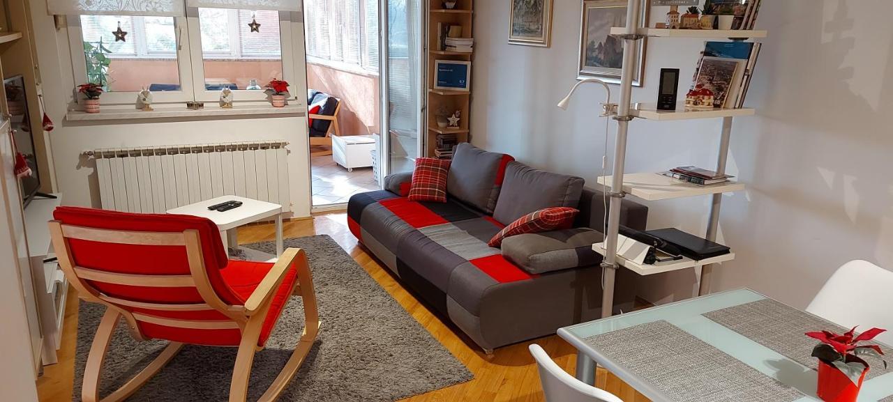 40 Apartment *